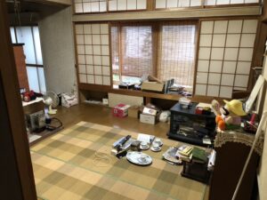 弘前　片付け　作業前　和室